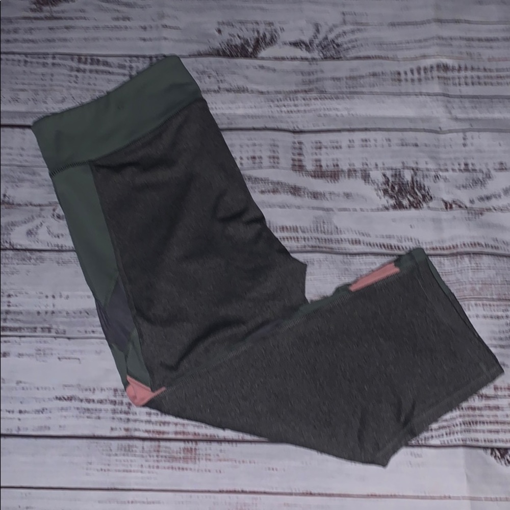 Aeropostale Capri Workout Leggings